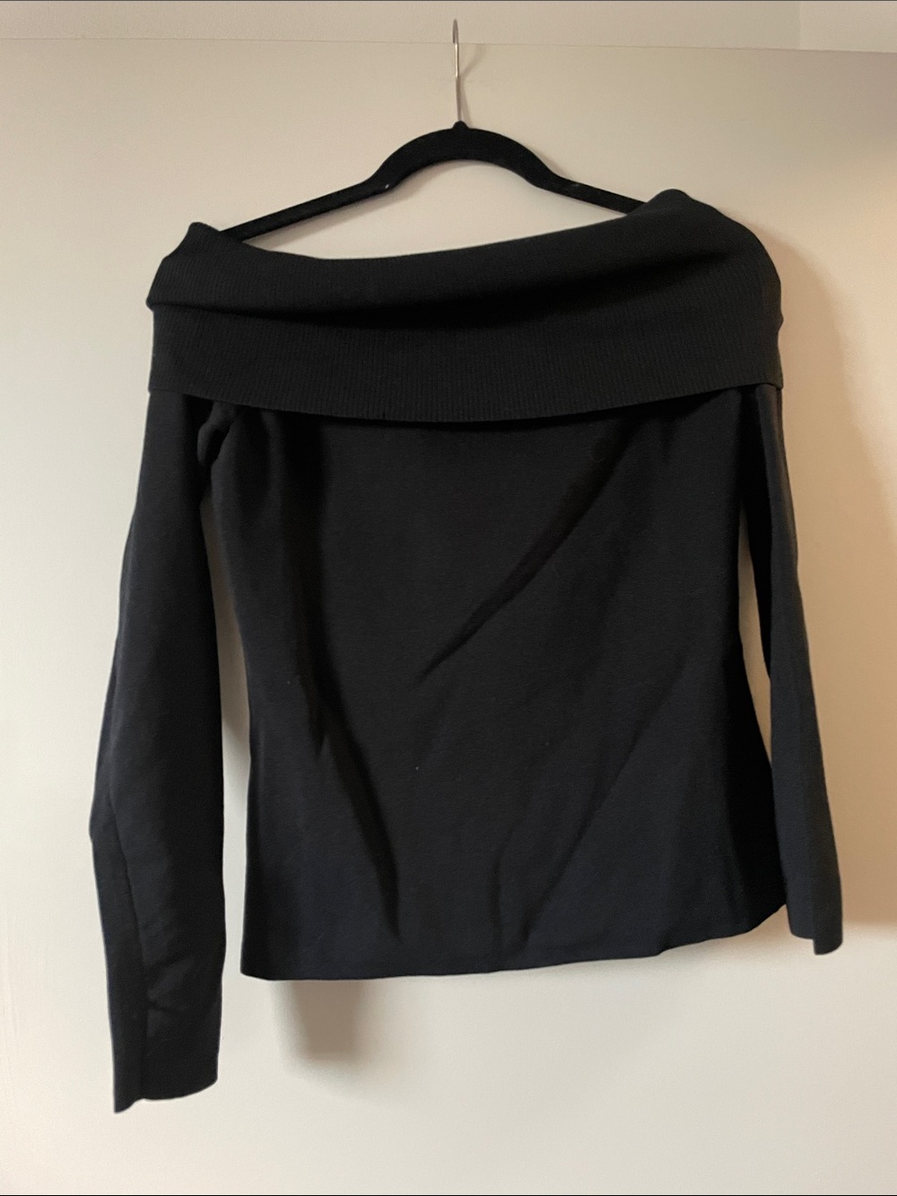 Ann Taylor Black Off-the-Shoulder Long Sleeve Sweater Size M